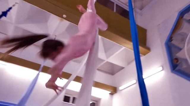 Воздушная гимнастика на полотнах
