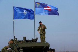 В Латвии ждут прибытия в страну дополнительных сил НАТО | новости сегодня
