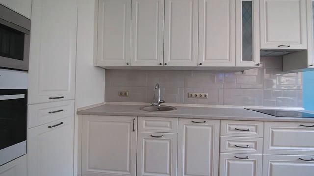 Белая кухня в стиле неоклассика. смотреть онлайн