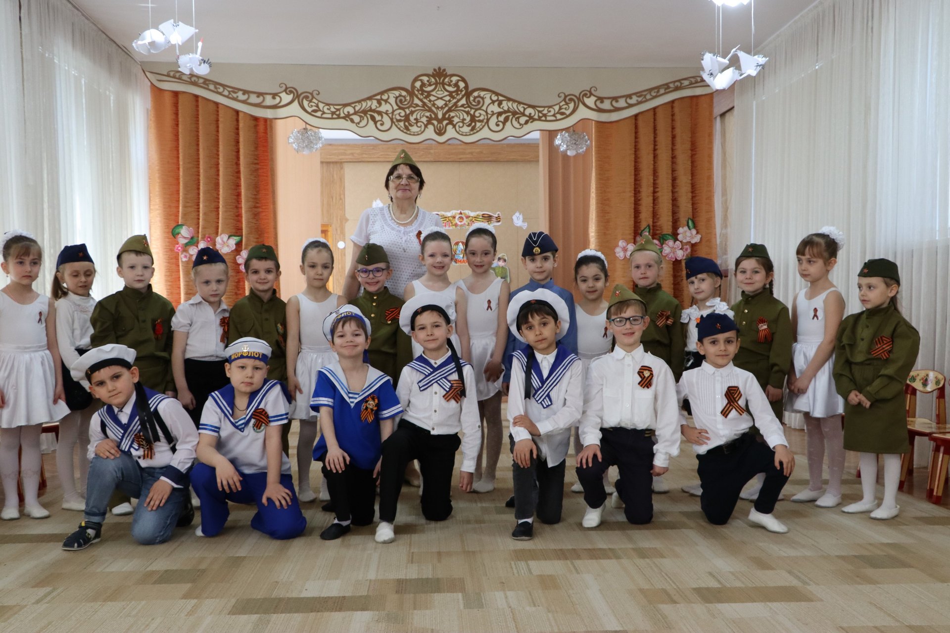 "Победный май" - группа "Колобок" смотреть онлайн