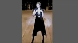 Эйми Маллинз: Это не честно иметь 12 пар ног (русский перевод)