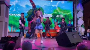 Песня «Маленькая Зайка», Малышка Вайн