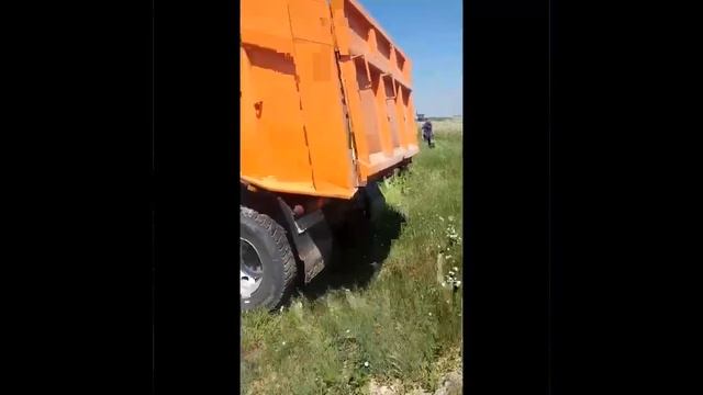 Доставка инертных грунта перегноя песка щебня пгс
