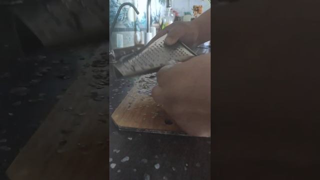 Как легко и быстро без труда почистить речного окуня. смотреть онлайн