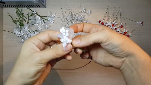 Венок из маленьких цветов на любой праздник в школу или на свадьбу для невесты. Украшение на пучок смотреть онлайн