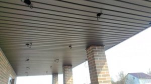 Закончили монтаж навеса и крыльца