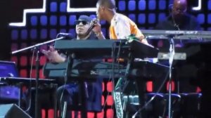 Pharrell Williams/Stevie Wonder complete HAPPY reprise finale to close Global Citizen Festival 2017