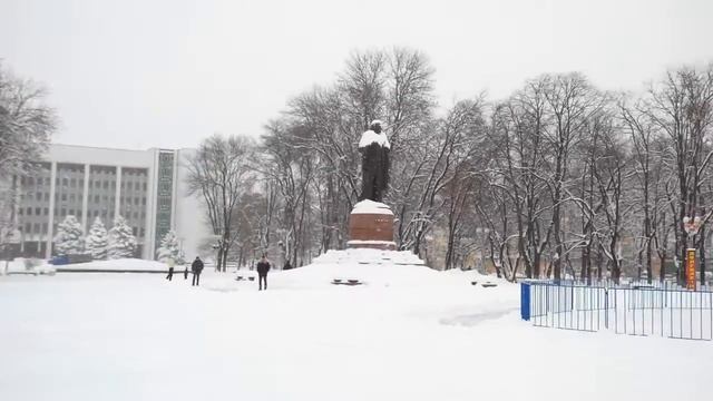 Предновогодняя площадь Ленина в Майкопе смотреть онлайн