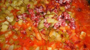 Солянка с копченой колбасой