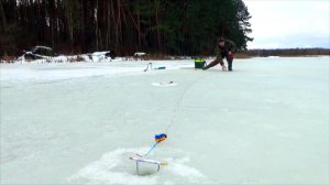 Самая успешная рыбалка в сериале по первому льду на озере с хитрой плотвой!