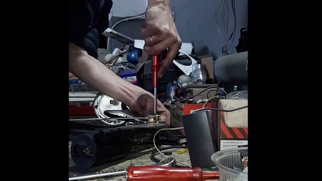 ВАЗ 21074 - Замена ДУТ (Датчика Уровня Топлива) смотреть онлайн