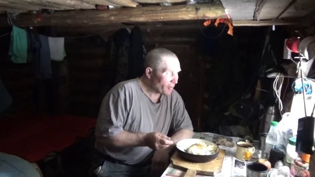 Жизнь в тайге \ Один и надолго \ Часть 10 \ В лесной избе \ Лёд всё опаснее смотреть онлайн
