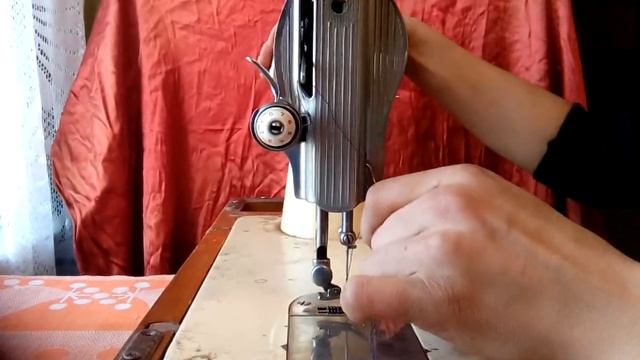 Швейная машинка путает нить. Устраняем причину. смотреть онлайн