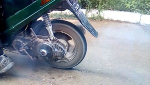 Burnout suzuki sepia 50cc. Жгем резину на сузуки сепия. Сепия валит.