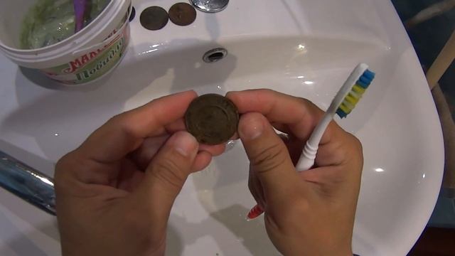 ЧИСТКА медных монет. Сохраняем ПАТИНУ.
