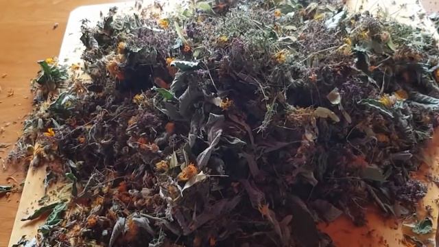 Сушу траву. 🌾Готовлю нужные разные сборы.🌿☘🌱