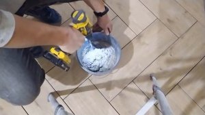 Затирка крупноформатной плитки эпоксидной затиркой.