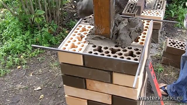Кирпичная кладка столбика в одиночку. Работа с керамикой - [© Masterkladki]