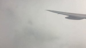 САМОЛЁТ ВХОДИТ В ЗОНУ ТУРБУЛЕНТНОСТИ