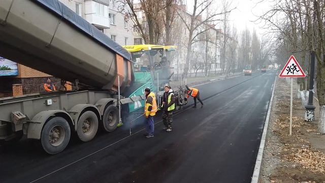 Ремонт дороги по улице Горького. Новая Каховка с высоты птичьего полета смотреть онлайн