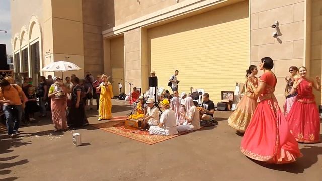 Прогулки по Москве. Фестиваль День Индии 2022. Шествие колесницы Ратха-ятра. India Day 13.08.2022 смотреть онлайн