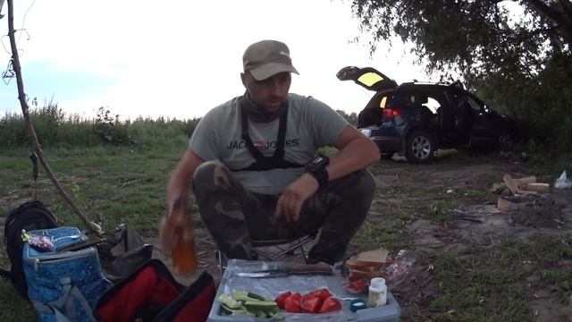 Рыбалка на Оке ловля судака на червя. Рыбалка летом с ночёвкой.