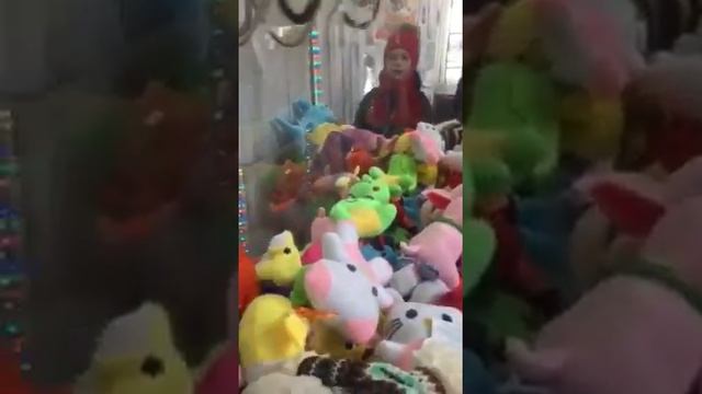 Как достать игрушку из игрового автомата смотреть онлайн