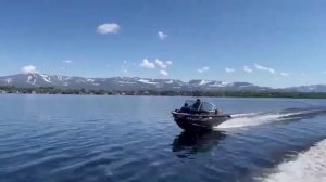 Лодка ПНД 460 на ходу.