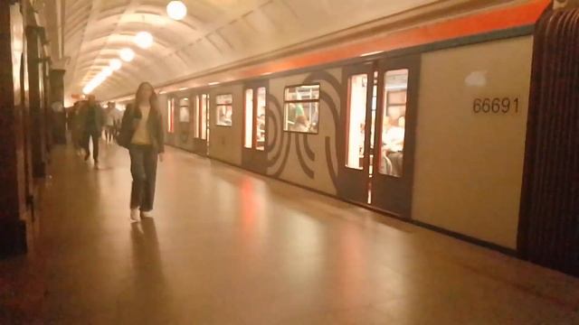 81-765.4 "Москва 2019" на ст. Красные ворота смотреть онлайн