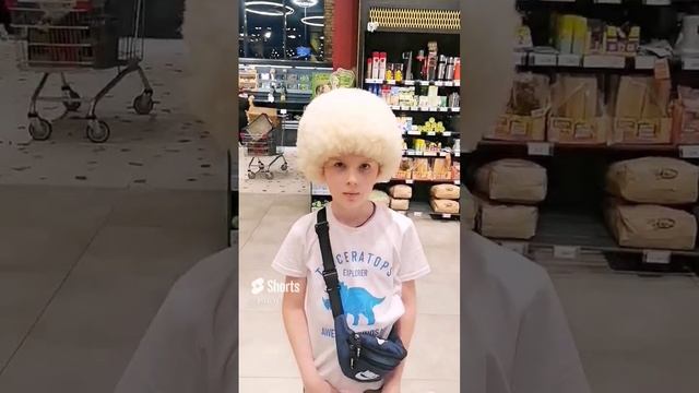 Устин с папахой на голове. #shorts