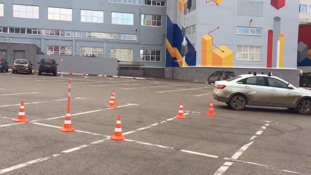 #учебныйробот Перпендикулярная парковка. Удачно