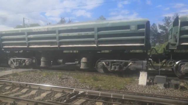 Электровоз ВЛ10у-478 с грузовым поездом едет в сторону Волховстрой