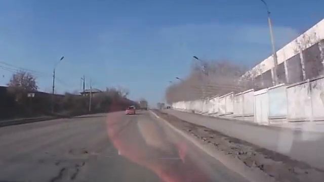 Даун в красных труселях.avi смотреть онлайн