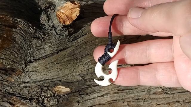 Амулет удачи. Крюк Мауи из кости с традиционной обвязкой.