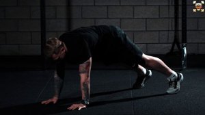 Касание стоп в планке