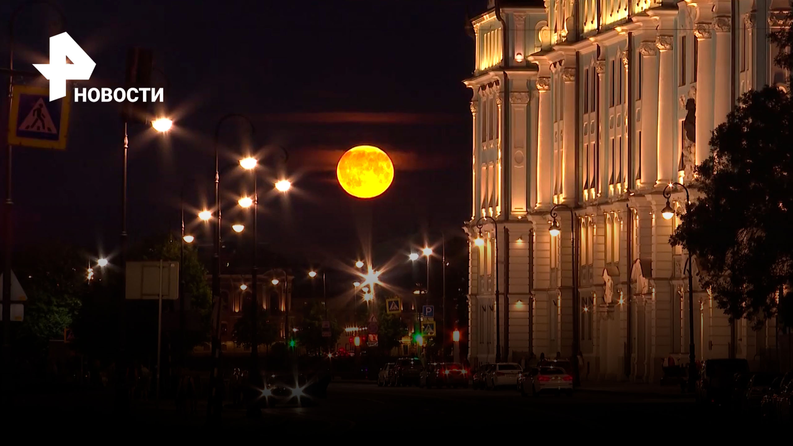 Лунные кадры: как выглядит самое большое "Суперлуние" / РЕН Новости