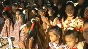 SANTA CLAUS ARRIVES IN HAWAII BY OUTRIGGER CANOE