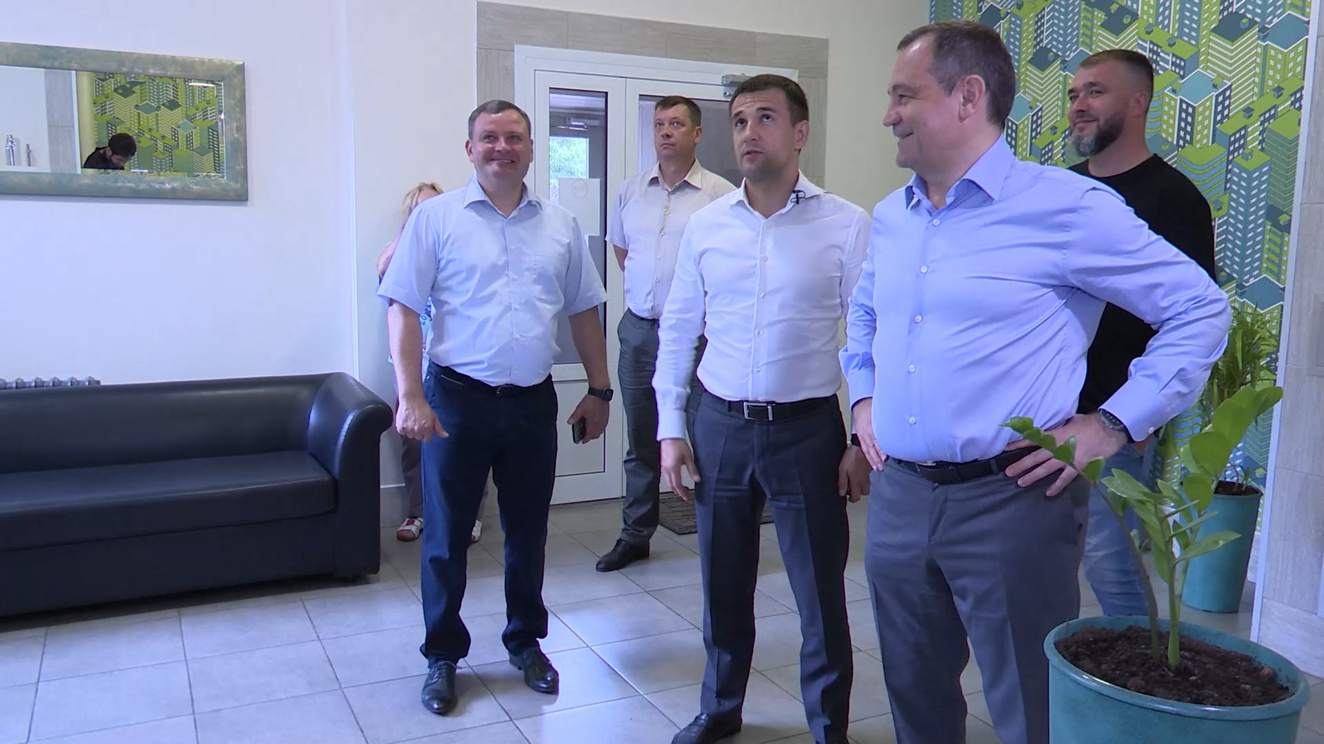 Спикер Мособлдумы и глава Реутова оценили качество ремонта подъездов 11.08.23