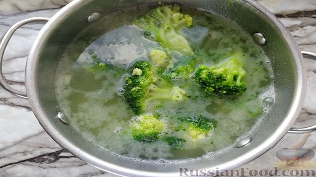 Суп-пюре из брокколи с плавленым сыром