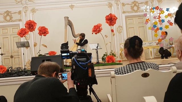 Арфист Александр Болдачев исполняет Bohemian Rhapsody + бонус