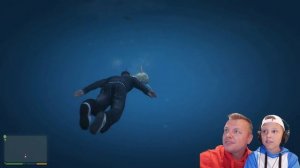 МОЖНО ЛИ Переплыть ОКЕАН в ГТА5? Игорь и папа Встретили АКУЛУ в GTA5