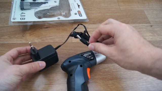 Распаковка аккумуляторного шуруповерта PRORAB 1100 В. смотреть онлайн