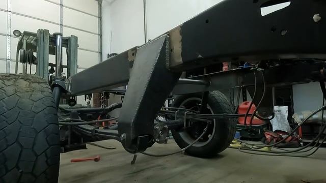 Cutting My Friend's Truck In Half While He's On Vacation смотреть онлайн