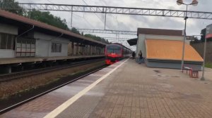 Электровоз«ЭП20»с пассажирским поездом и электропоезда «ЭД4М» на станции «Отдых» // 3 июня 2022 год