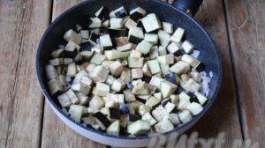 Курица, тушеная с баклажанами и помидорами