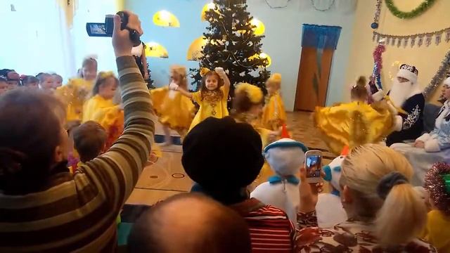 Новогодняя ёлка в детском саду у Наташи смотреть онлайн