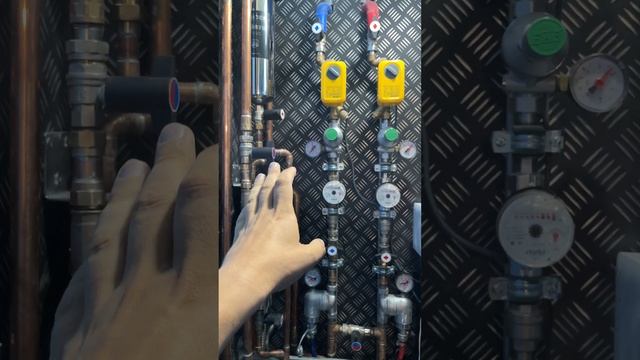 В каких помещениях собираются водомерные узлы? Сантехнические работы в Москве смотреть онлайн