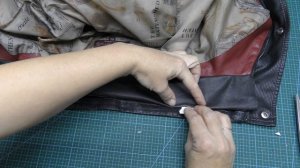 Замена верхнего воротника на куртке из искусственной  кожи.