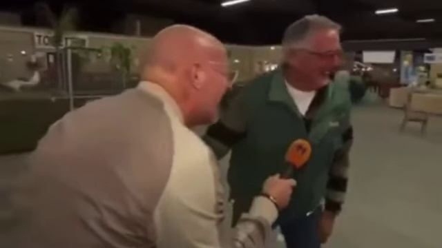 Попробуй не засмеяться)))