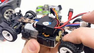 Обзор WLtoys 284131. RC модель в масштабе 1/28 для дома и улицы